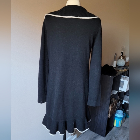 Peck&Peck, Black Ruffled Women's Sweater, Carbigan- 70% Wool, 30 Cashmere. - Picture 2 of 3